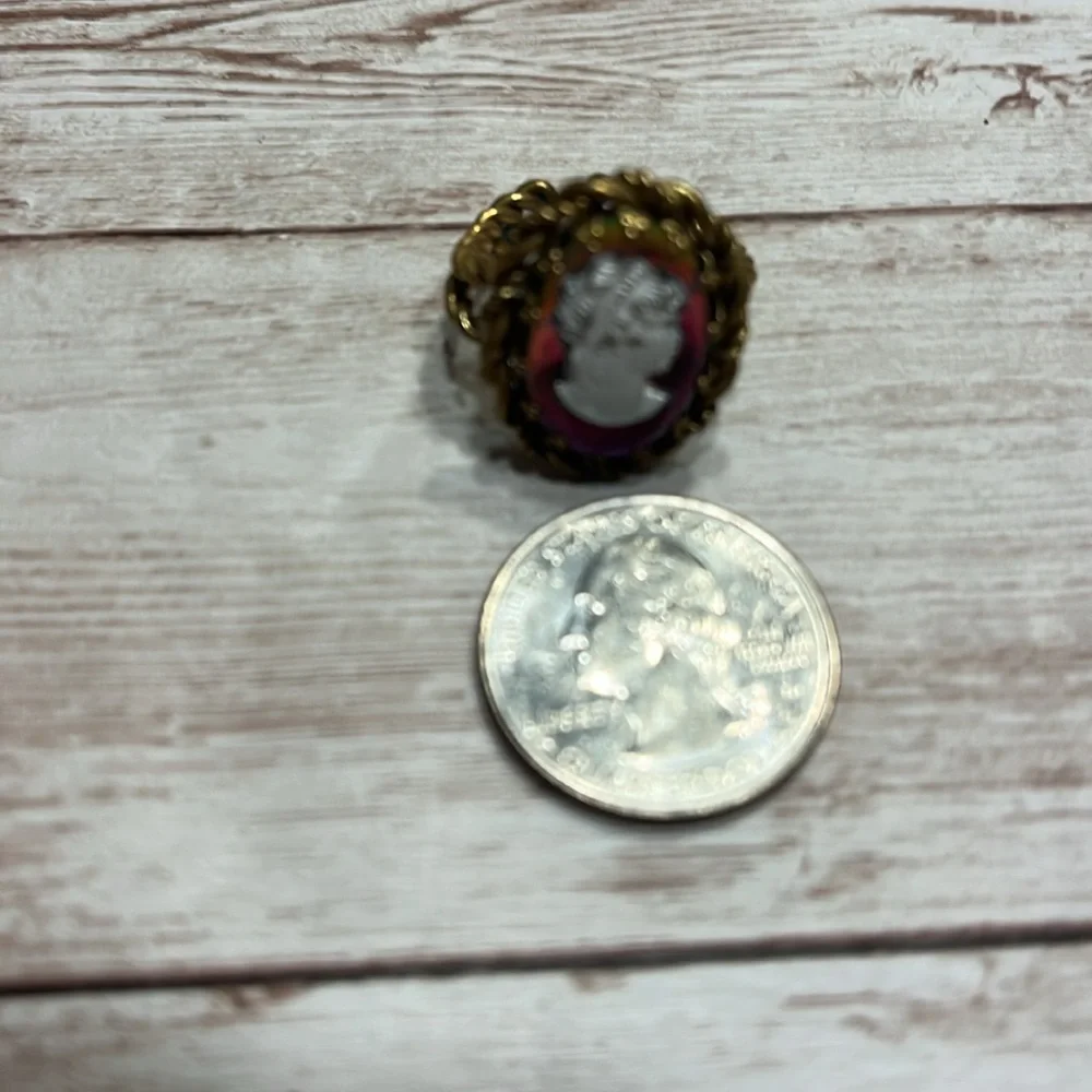 Vintage Western Germany Cameo Ring with Purple and Gold Accents